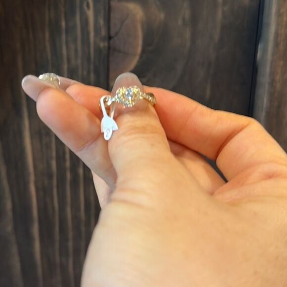 Elegant 14K Gold Plated Heart Princess Twisted Ring - Picture 6 of 6